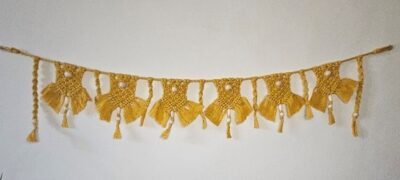 Macramé décoration murale vue complète coloris jaune forme Guirlande -fifiecreation.com