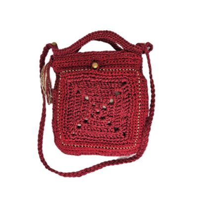 sac en crochet fait main style pochette -vue devant -modèle Madeleine uni rouge -fifiecreation.com