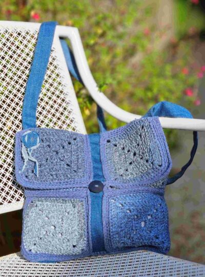 Sac à main forme besace vu de devant modèle Gabrielle bleu -fifiecreation.com