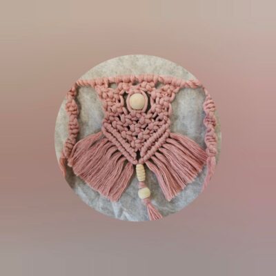 Macramé décoration murale vue détail coloris rose forme Guirlande -fifiecreation.com