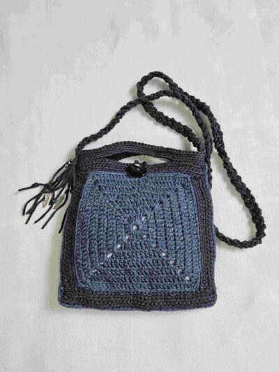 Petit sac à main femme style pochette téléphone -vue devant -modèle Madeleine uni bleu -fifiecreation.com